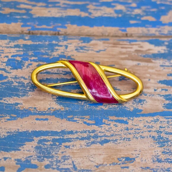 Vintage Red Ribbon Round Oval Gold Tone Brooch - L31 - Picture 1 of 2
